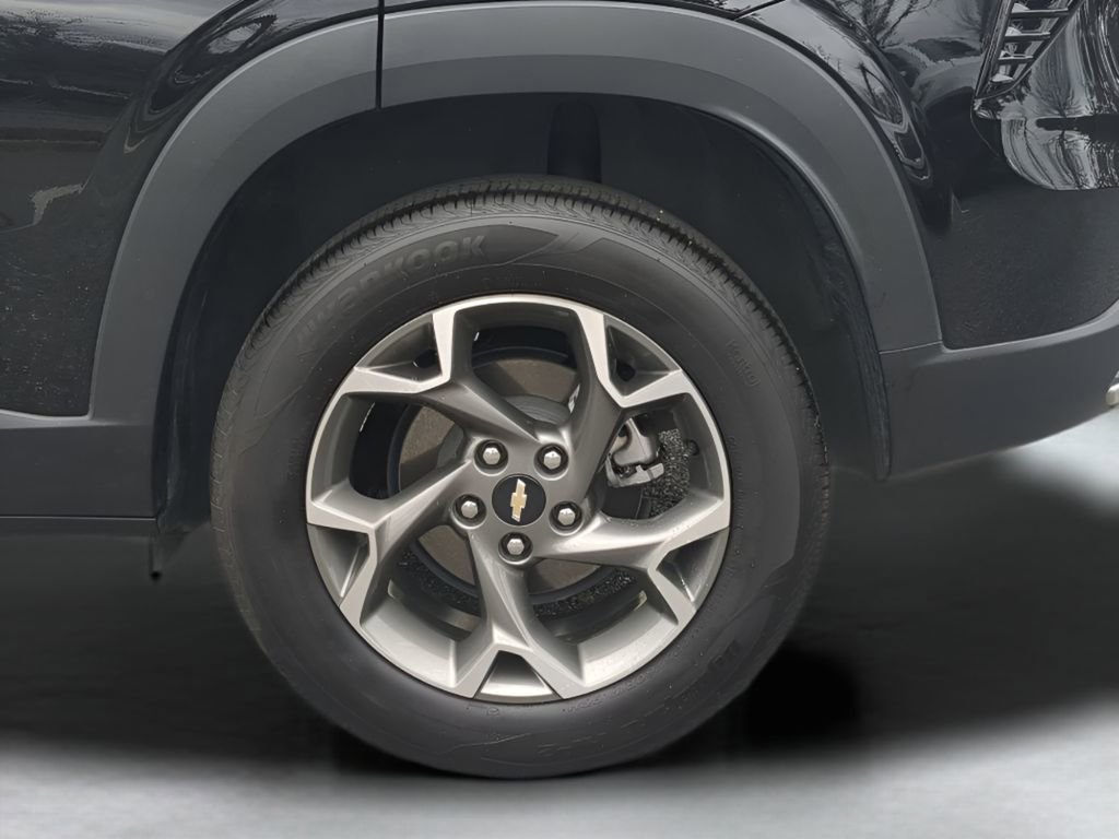 Used 2025 Chevrolet Trax LT w/ LT Convenience Package image 11