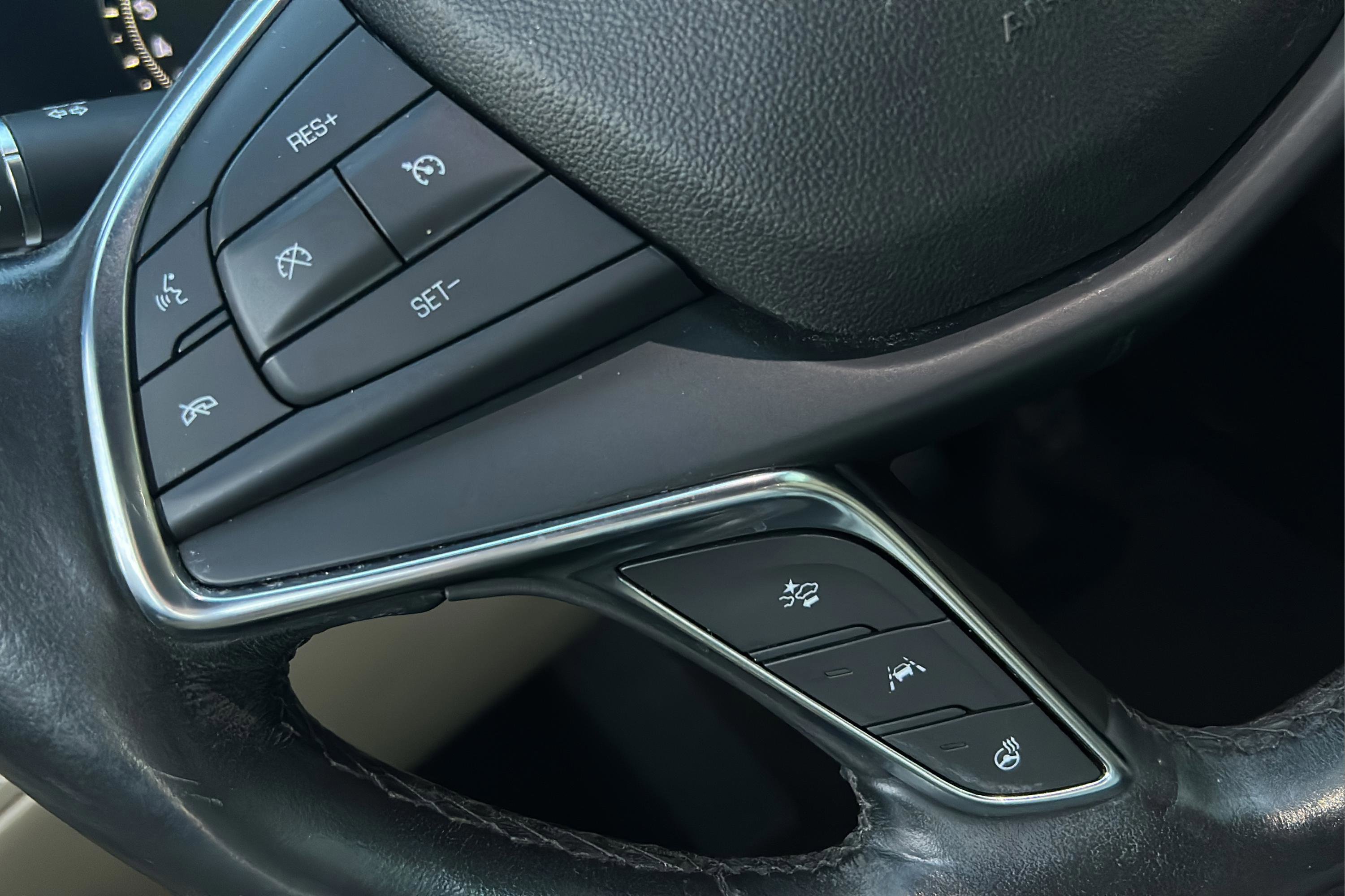 Used 2018 Cadillac XT5 Luxury w/ Driver Awareness Package image 28