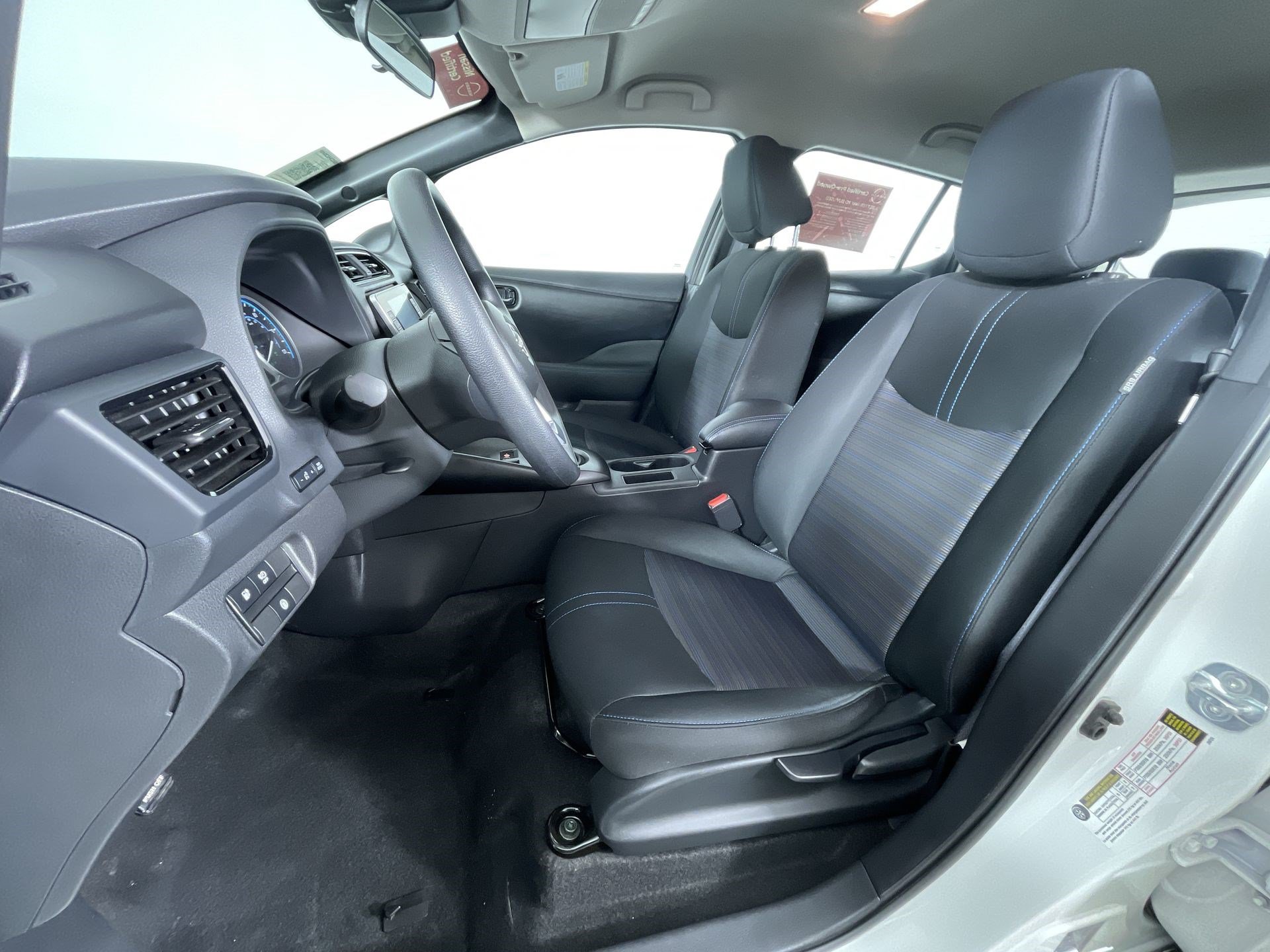 Certified 2025 Nissan Leaf S FWD image 15