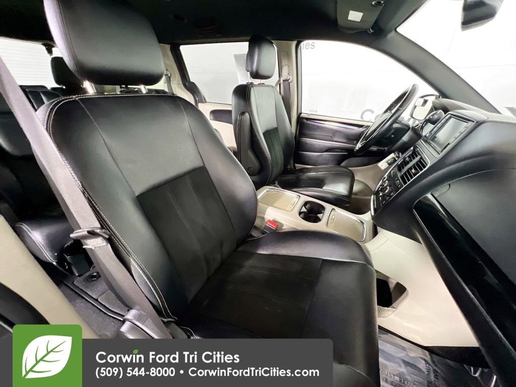 Used 2018 Dodge Grand Caravan SXT image 17