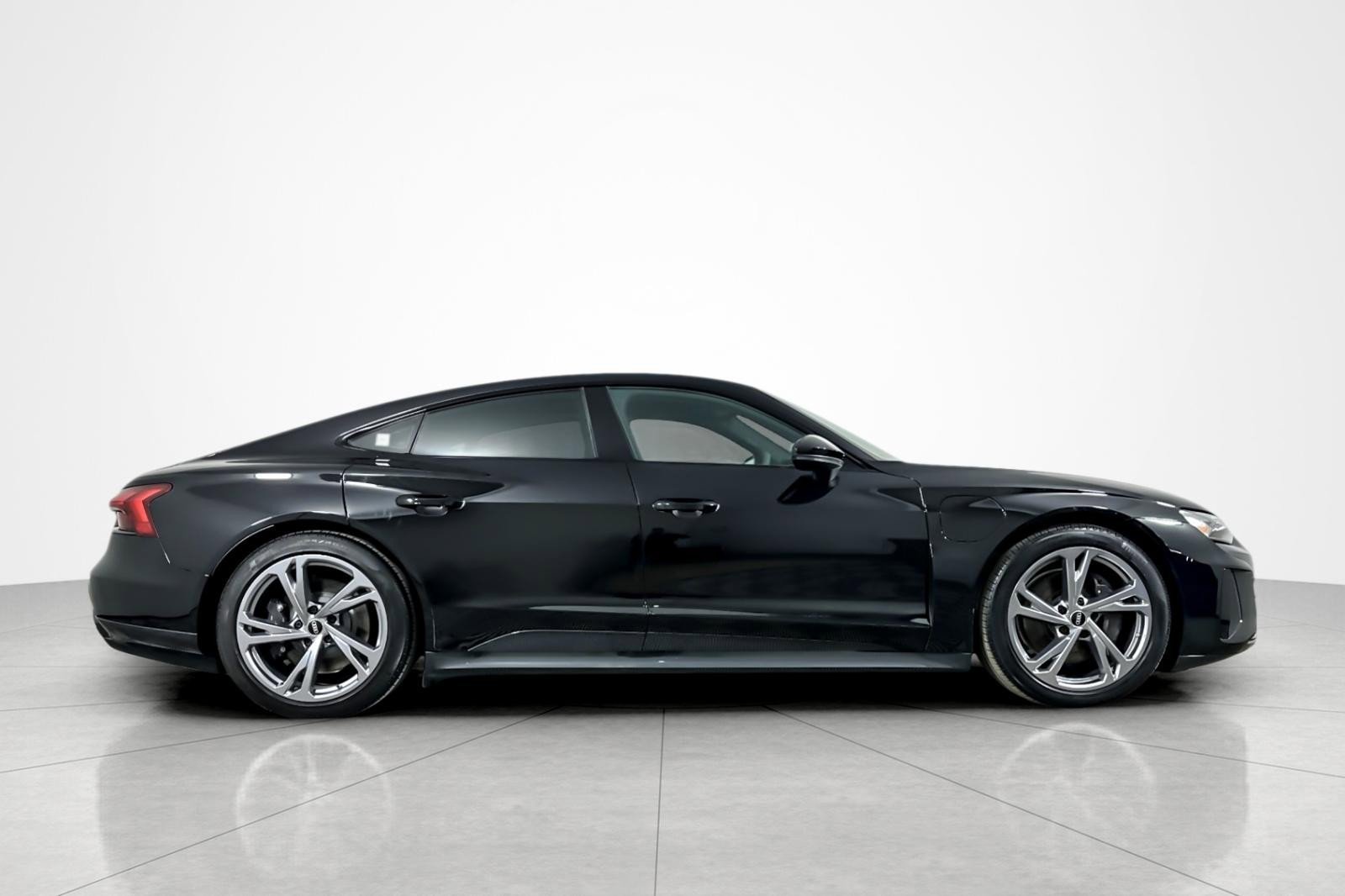Used 2022 Audi e-tron GT Premium Plus image 6