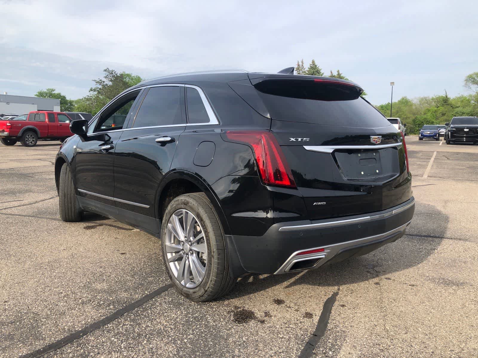 Used 2024 Cadillac XT5 Premium Luxury w/ LPO, Floor Liner Package AWD/4WD image 5