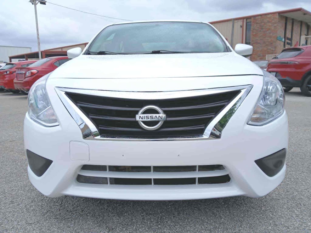 Used 2019 Nissan Versa S Plus image 2
