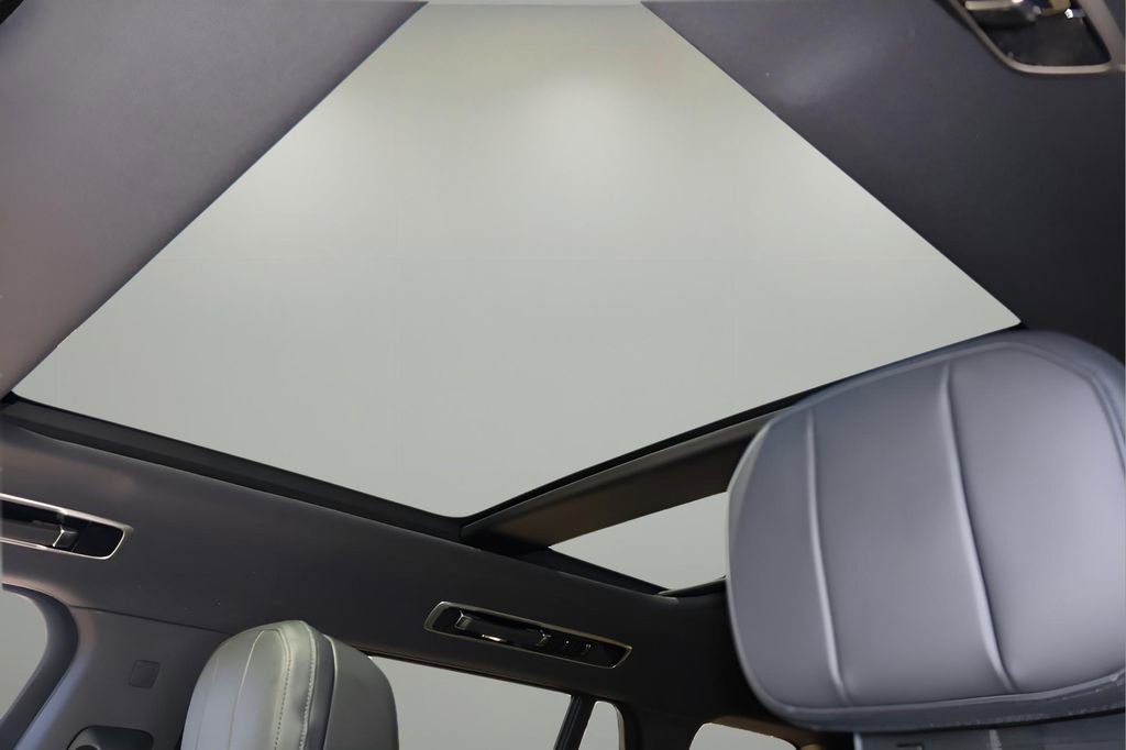 New 2026 Land Rover Range Rover Long Wheelbase SE image 27