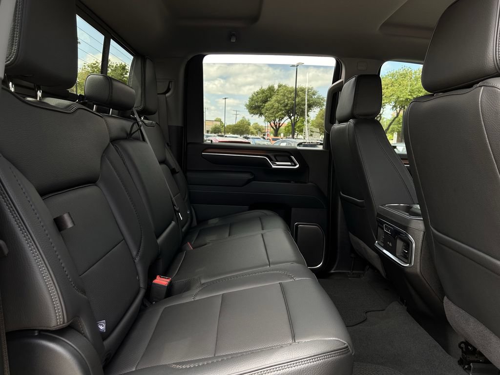 Used 2025 GMC Sierra 3500 Denali AWD/4WD image 32
