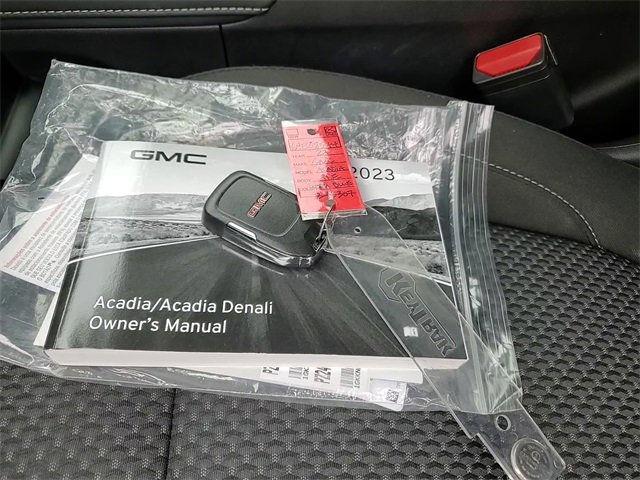Used 2023 GMC Acadia SLE w/ Driver Convenience Package image 7