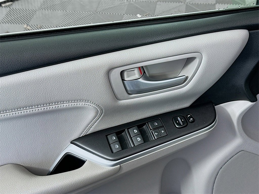 Used 2017 Toyota Camry XLE image 17