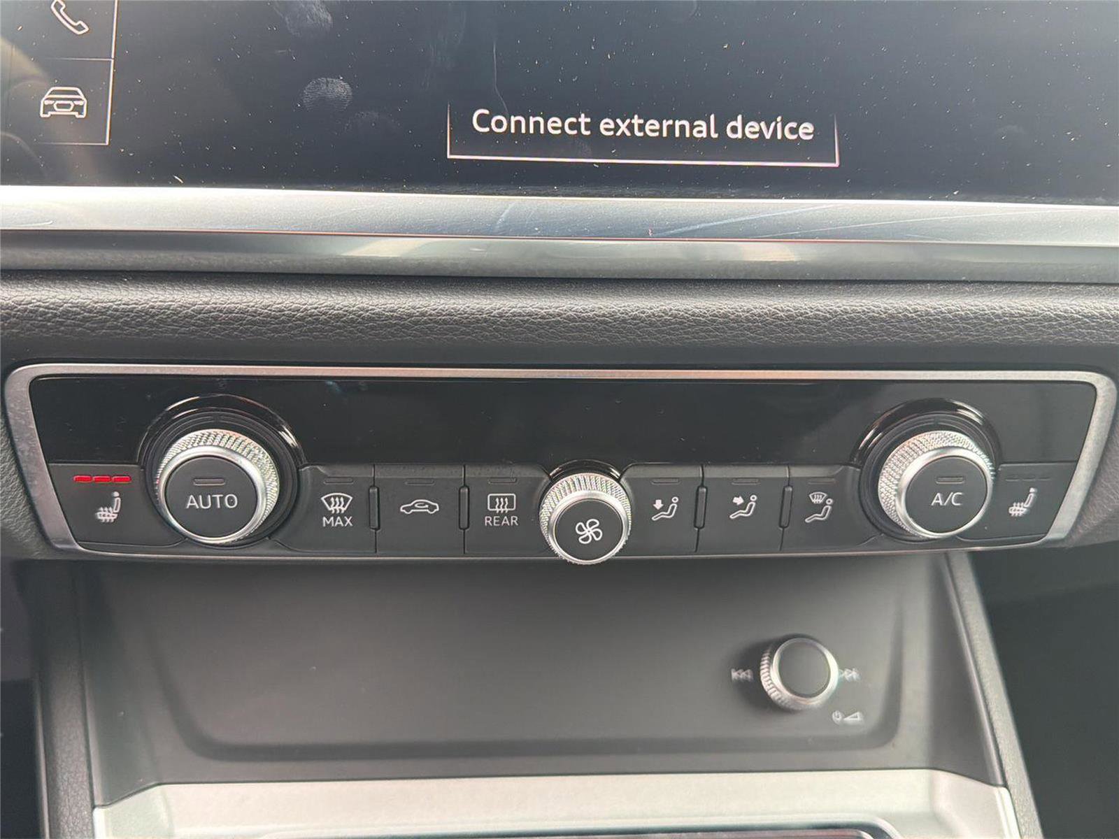 Used 2025 Audi Q3 2.0T Premium image 21