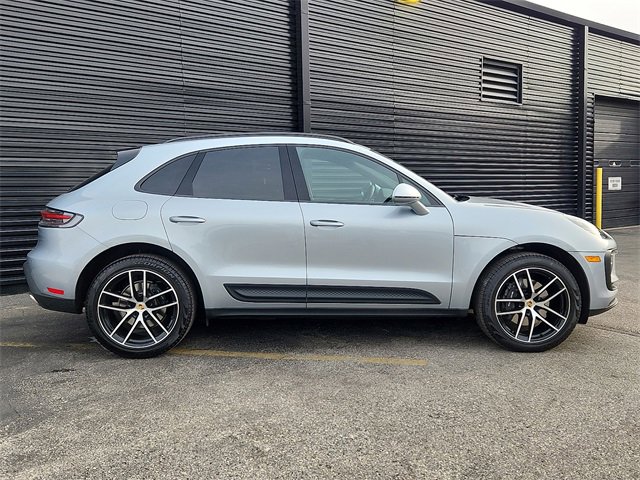 Used 2025 Porsche Macan image 8