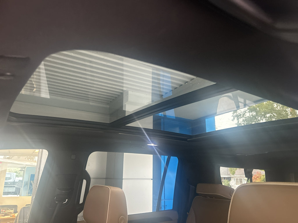 Used 2022 Chevrolet Suburban Premier image 33