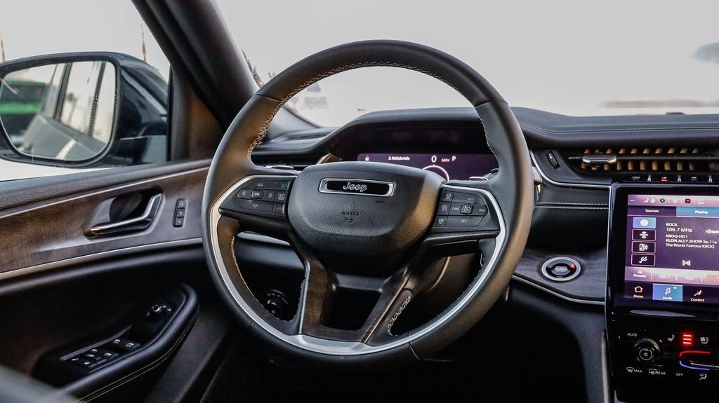 Certified 2024 Jeep Grand Cherokee L Limited w/ Luxury Tech Group II image 18