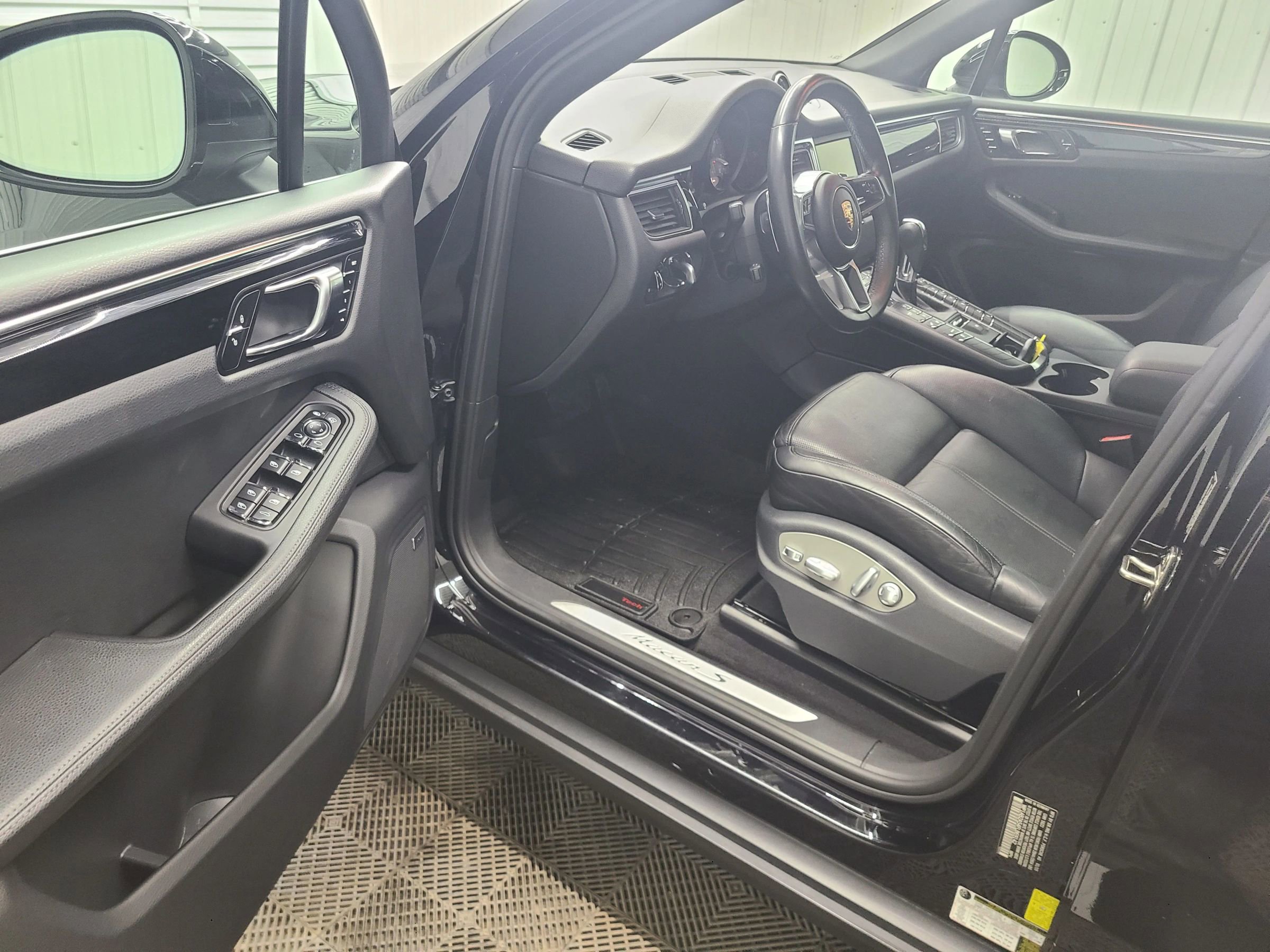 Used 2015 Porsche Macan S w/ Premium Package Plus image 21