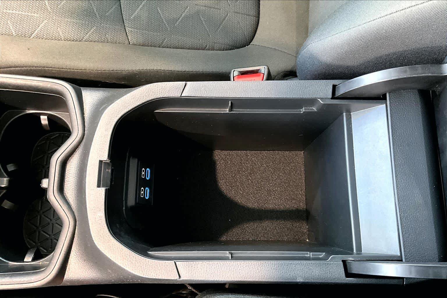 Used 2022 Toyota RAV4 XLE w/ Convenience Package FWD image 31