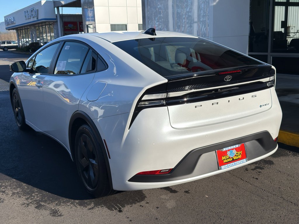 Used 2020 Toyota Prius LE image 9