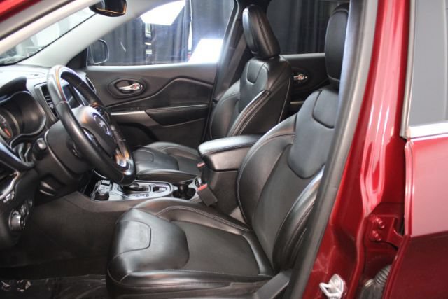 Used 2020 Jeep Cherokee Latitude Plus w/ Comfort/Convenience Group AWD/4WD image 14