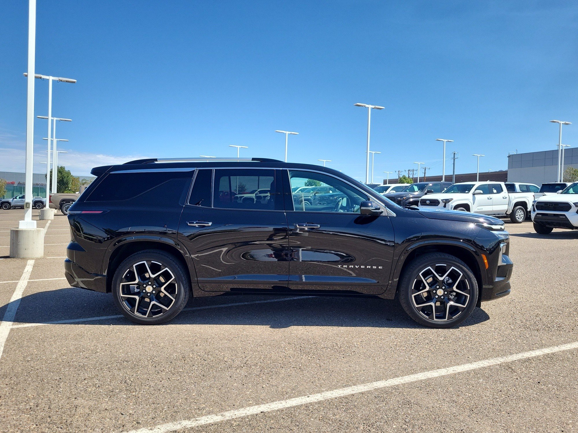 Used 2025 Chevrolet Traverse High Country AWD/4WD image 27