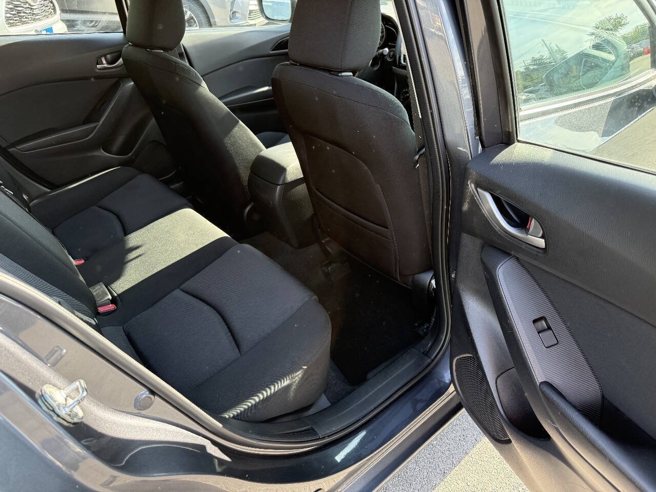 Used 2015 MAZDA MAZDA3 i Sport FWD image 11