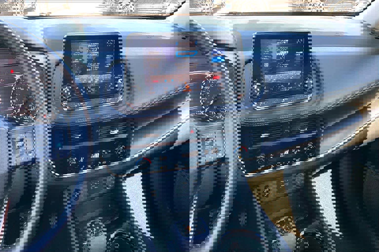 Used 2025 Nissan Rogue SV image 8