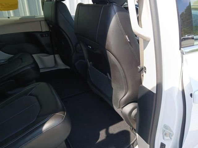 Used 2024 Chrysler Pacifica Touring-L image 19