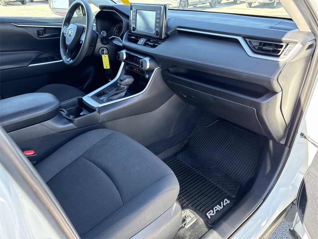 Used 2019 Toyota RAV4 LE image 27