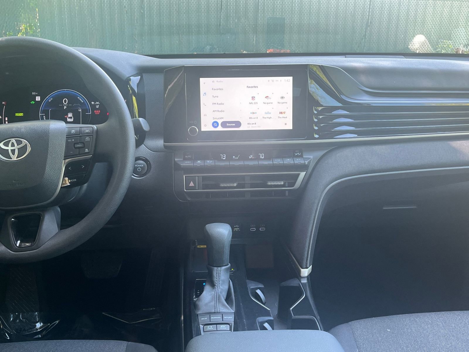 Used 2025 Toyota Camry Hybrid FWD image 17
