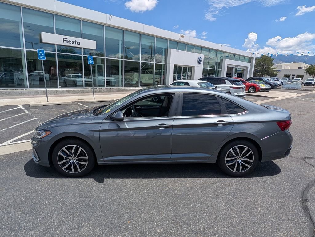 New 2025 Volkswagen Jetta SE image 8