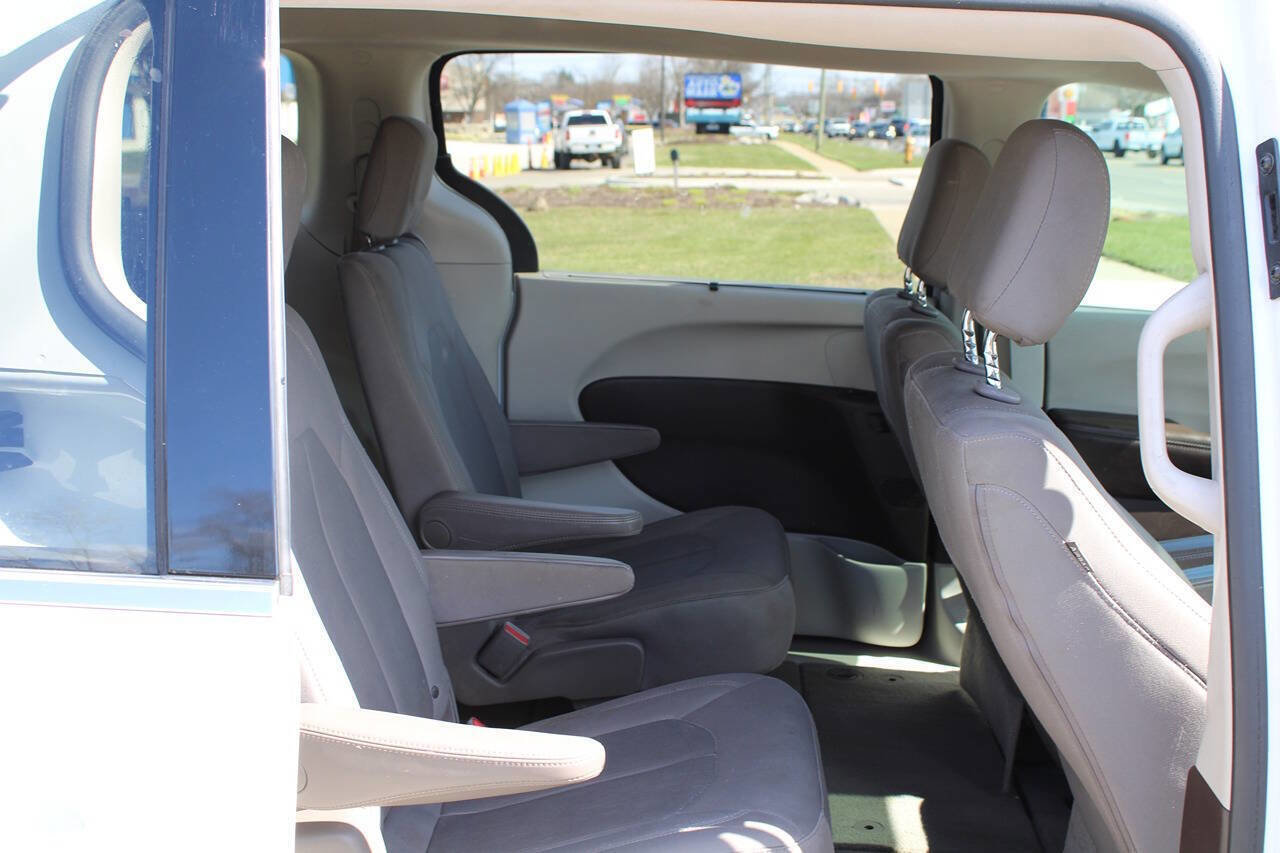 Used 2017 Chrysler Pacifica Touring Plus w/ Tire & Wheel Group image 56