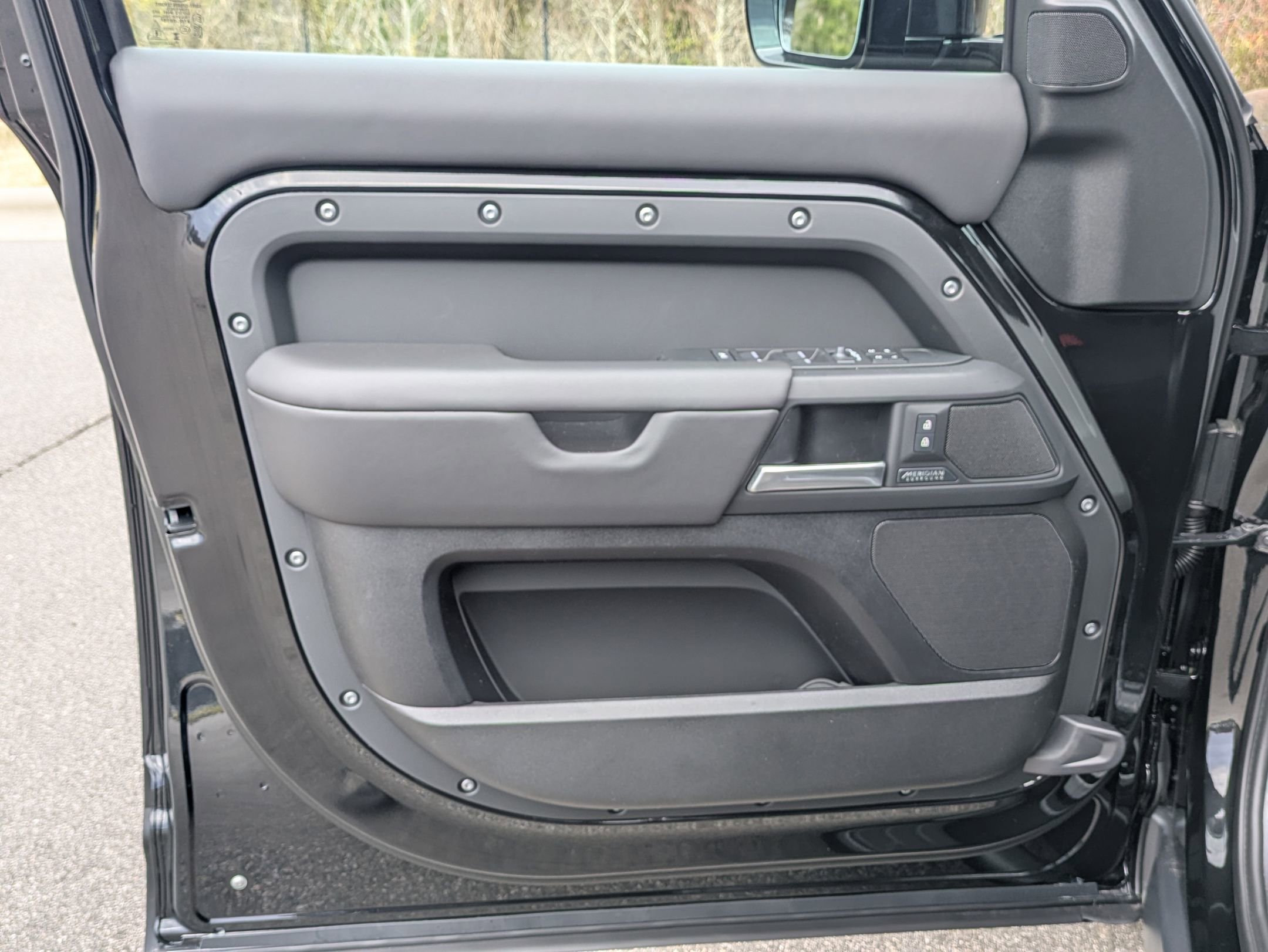 New 2026 Land Rover Defender 110 X-Dynamic SE image 21