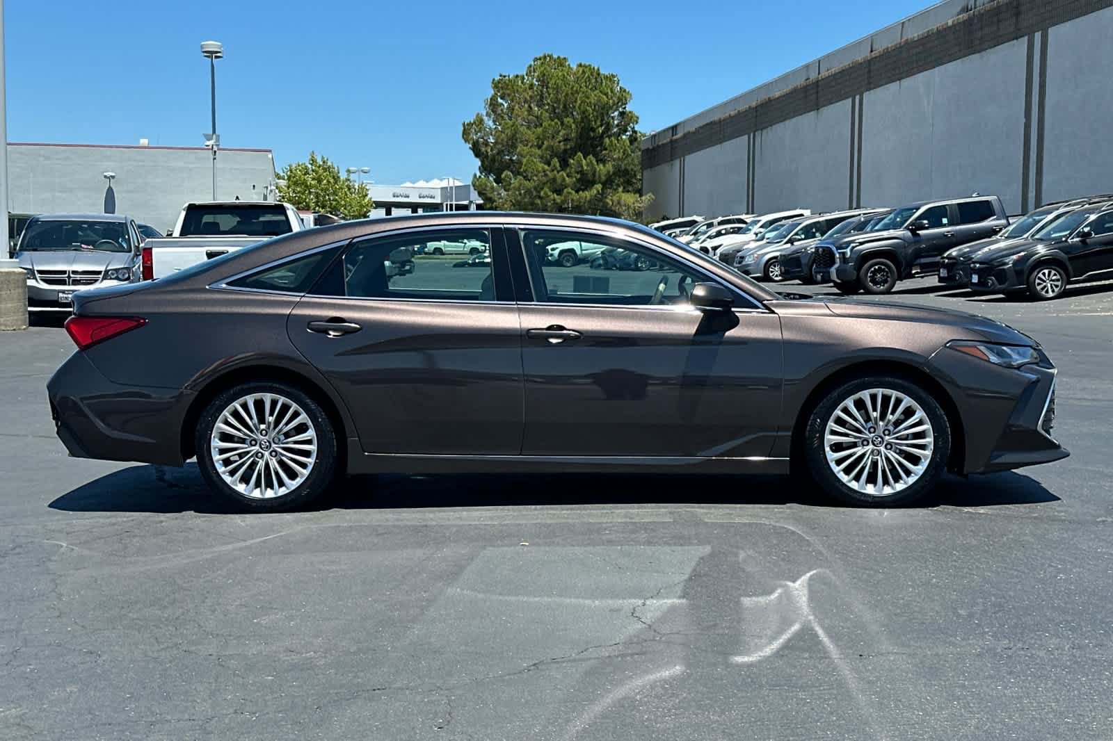 Used 2020 Toyota Avalon Limited w/ Advanced Safety Package FWD image 6