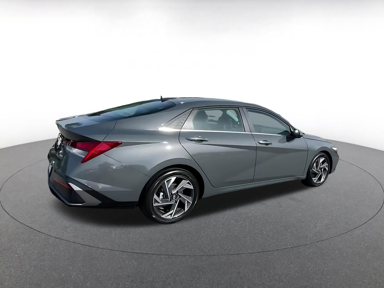 Used 2025 Hyundai Elantra Limited image 15