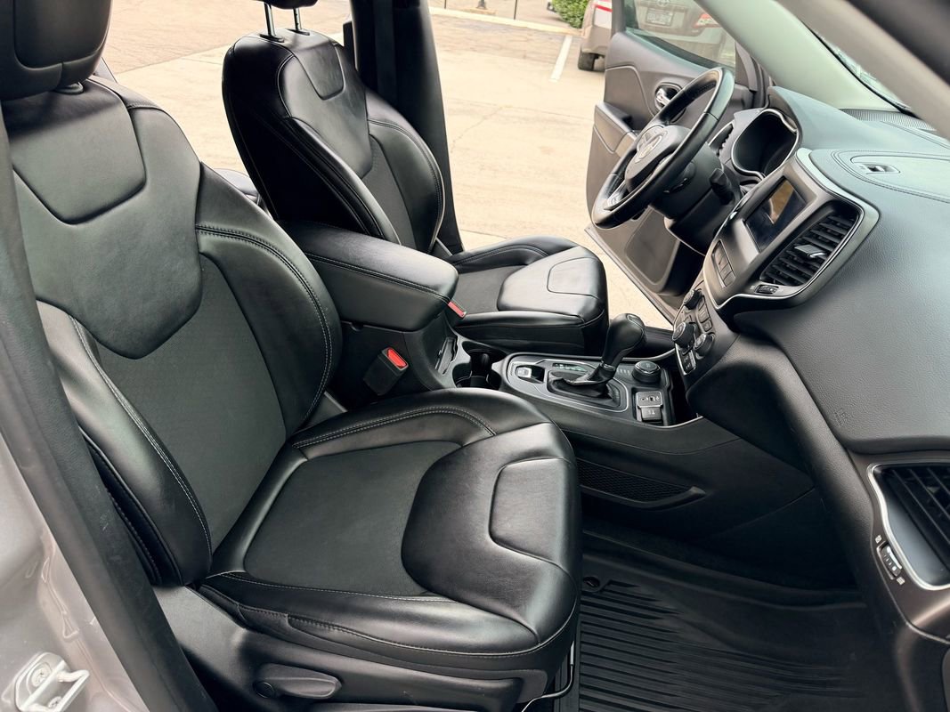 Used 2021 Jeep Cherokee Latitude Plus w/ Mopar Interior Package image 20