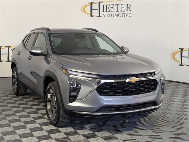 Certified 2025 Chevrolet Trax LT w/ LT Convenience Package image 2