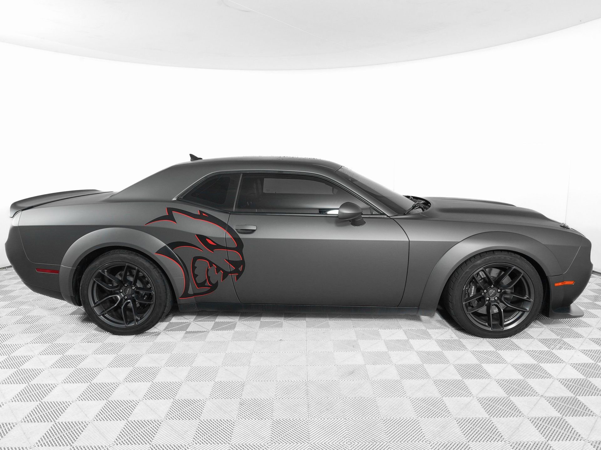 Used 2019 Dodge Challenger SRT Hellcat Redeye image 4
