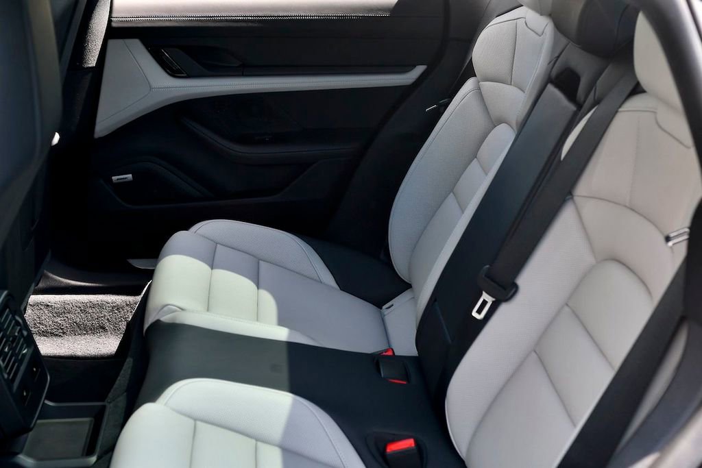 Used 2020 Porsche Taycan 4S image 33