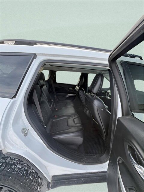 Used 2022 Jeep Cherokee Latitude w/ Sun & Sound Group image 23