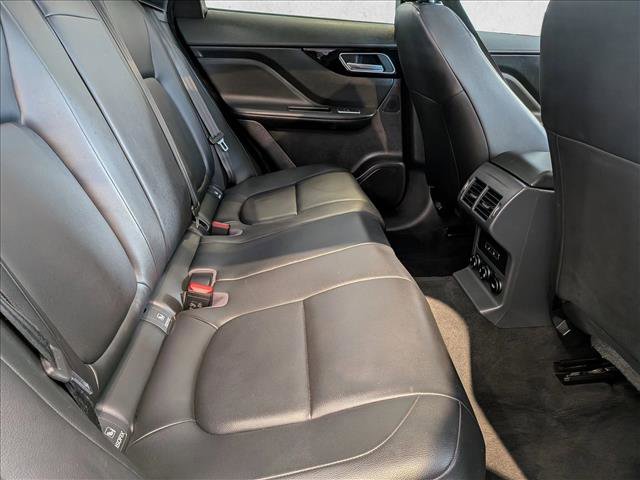 Used 2017 Jaguar F-PACE Premium image 20
