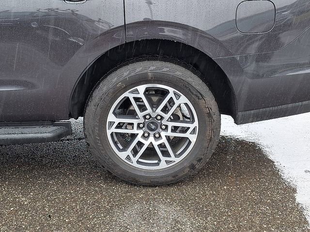 Used 2025 Ford Expedition Active image 26