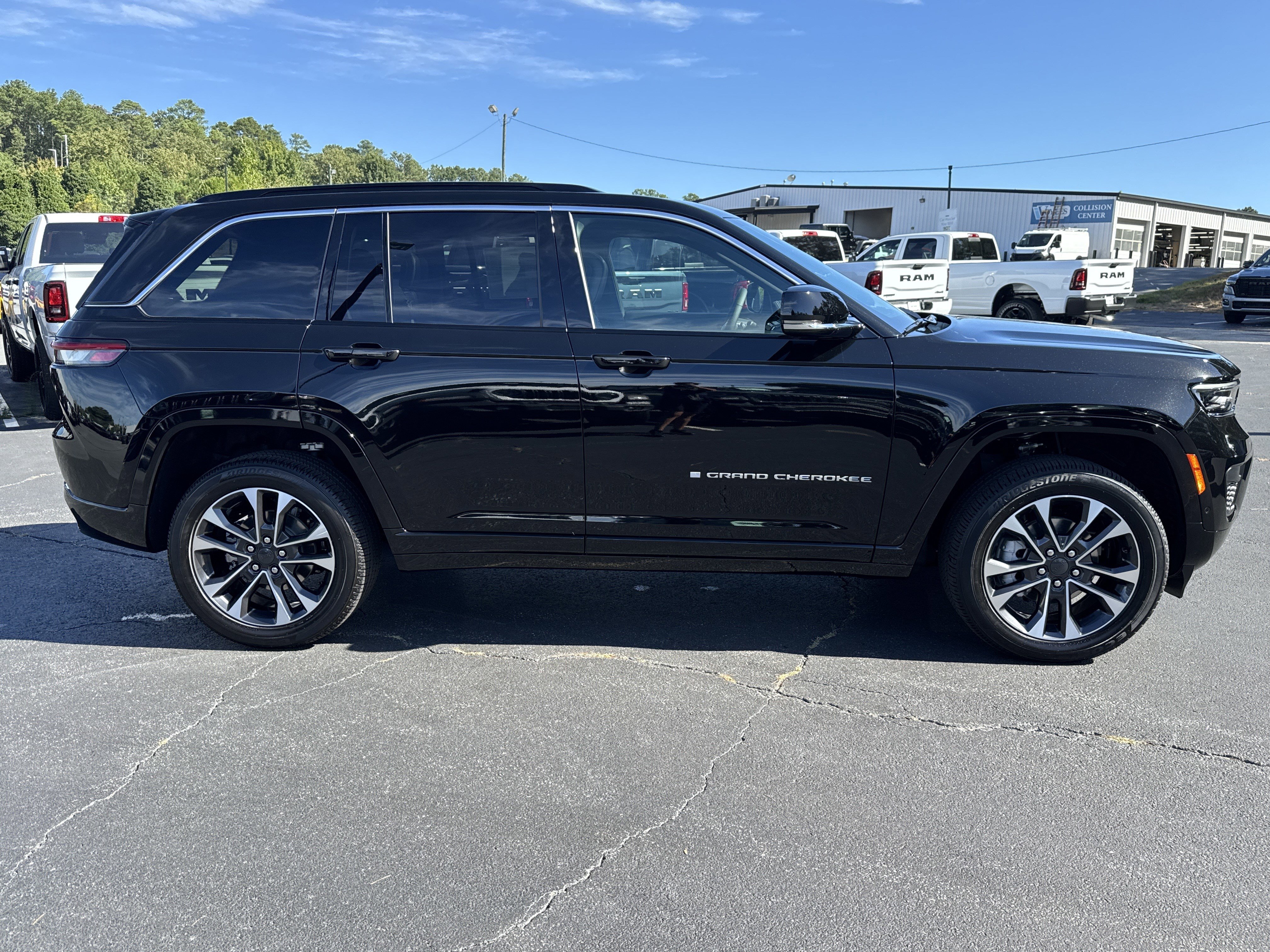 New 2025 Jeep Grand Cherokee Overland w/ Luxury Tech Group IV image 9
