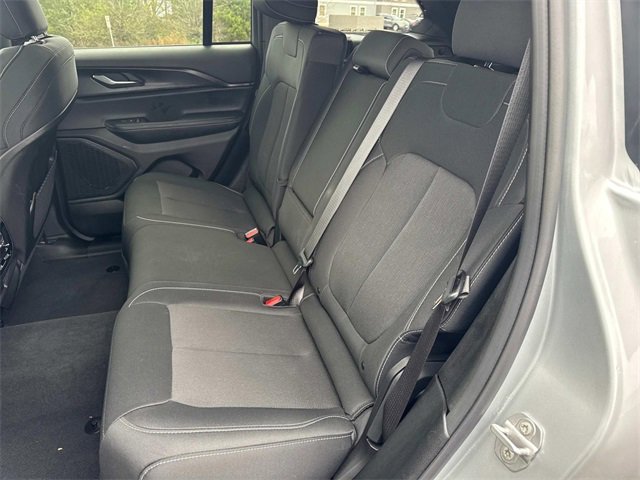 Used 2024 Jeep Grand Cherokee Laredo image 16