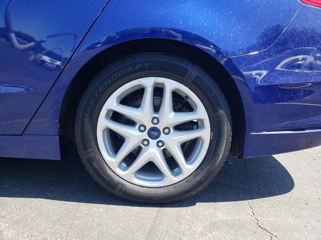 Used 2015 Ford Fusion SE FWD image 20