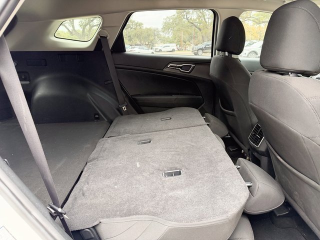 Used 2024 Kia Sportage LX image 17