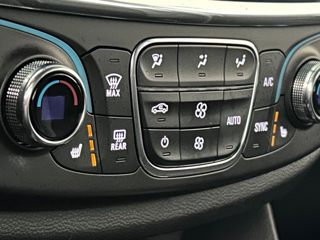 Used 2023 Chevrolet Traverse LT image 45