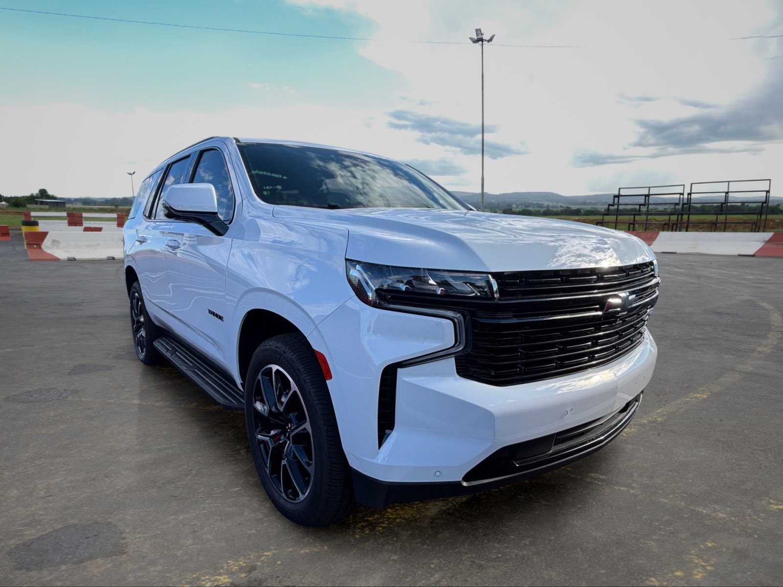 Used 2023 Chevrolet Tahoe RST w/ Luxury Package AWD/4WD image 2