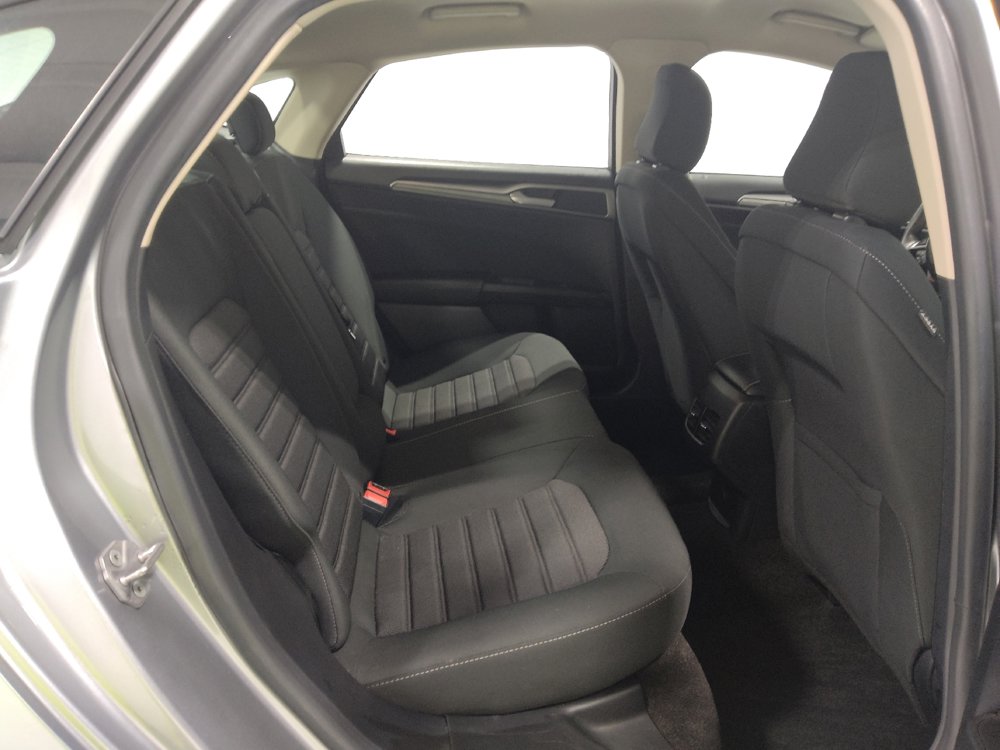 Used 2020 Ford Fusion SE image 19