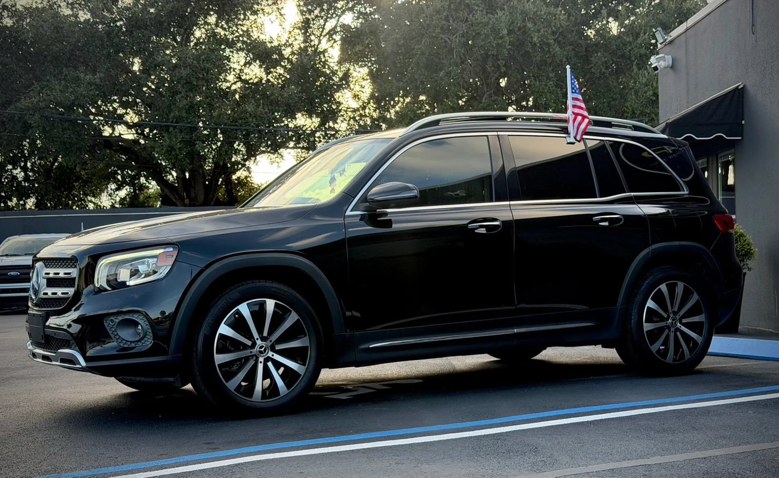 Used 2022 Mercedes-Benz GLB 250 w/ Premium Package image 5