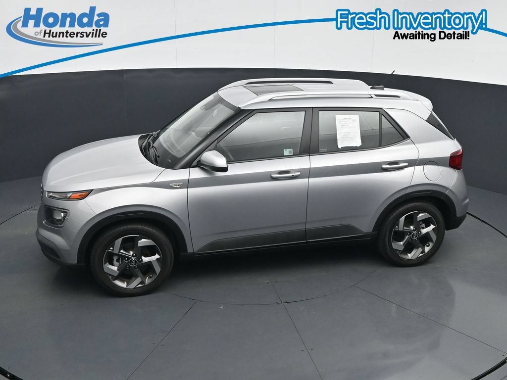 Used 2025 Hyundai Venue SEL FWD image 21