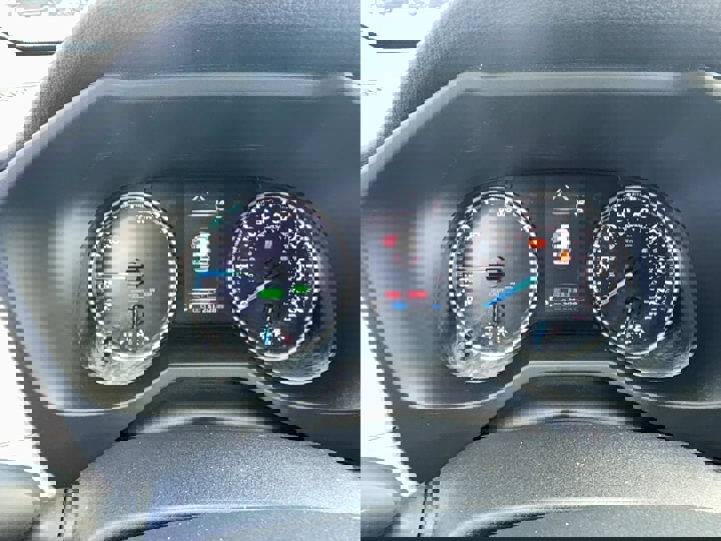 Used 2022 Toyota RAV4 XLE image 26