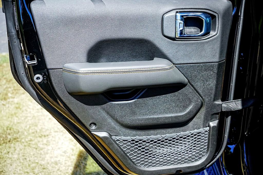 New 2025 Jeep Gladiator Sport image 30