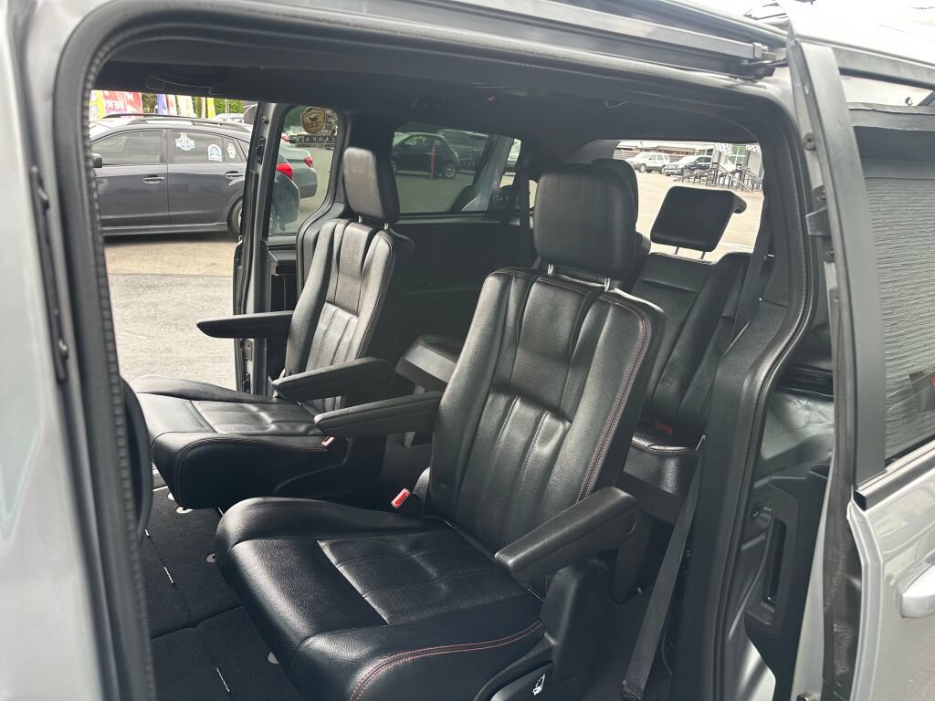 Used 2016 Dodge Grand Caravan R/T FWD image 11