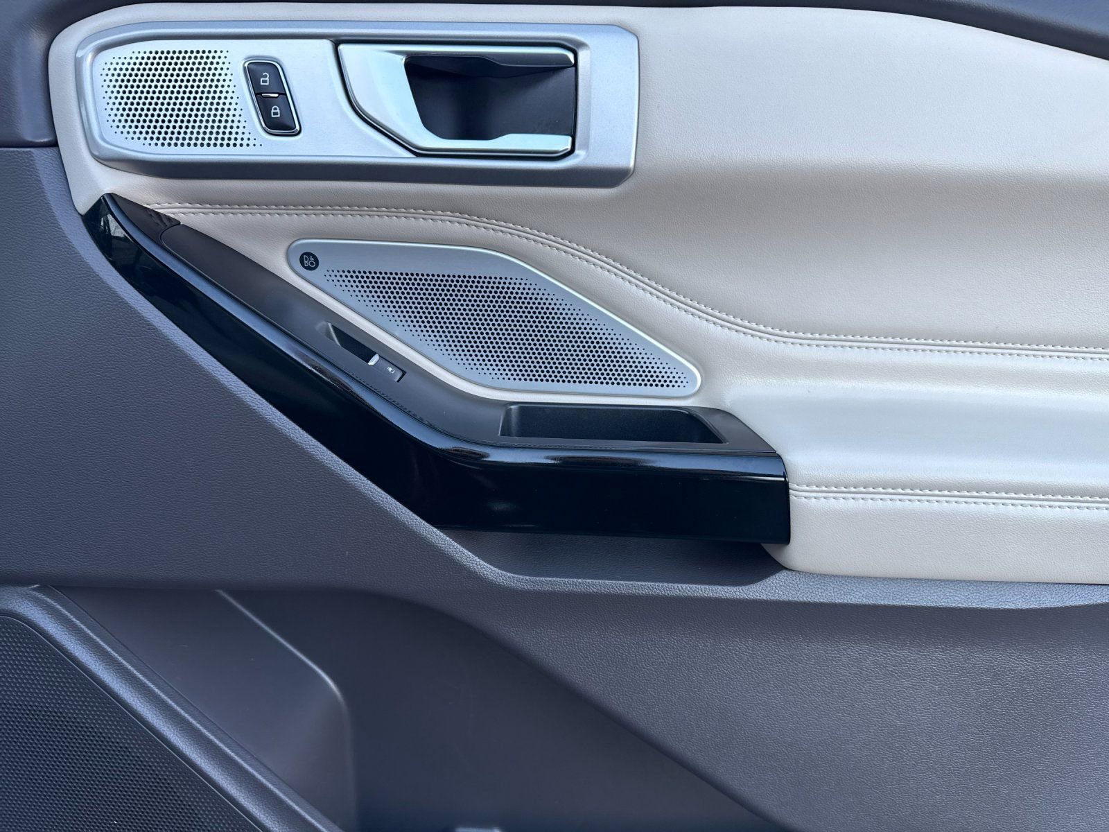 Used 2022 Ford Explorer Platinum w/ Equipment Group 601A image 22